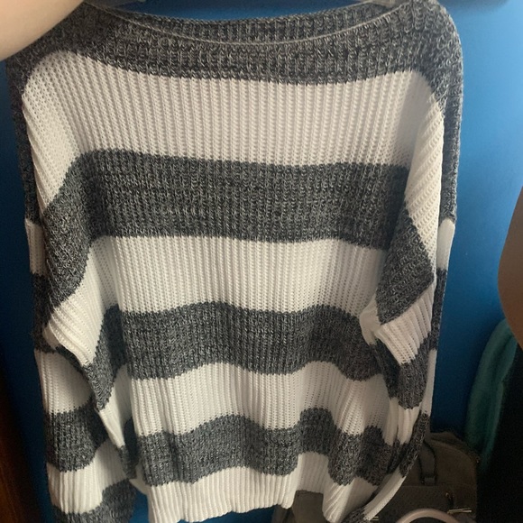 Oversized Striped Sweater - Picture 2 of 5